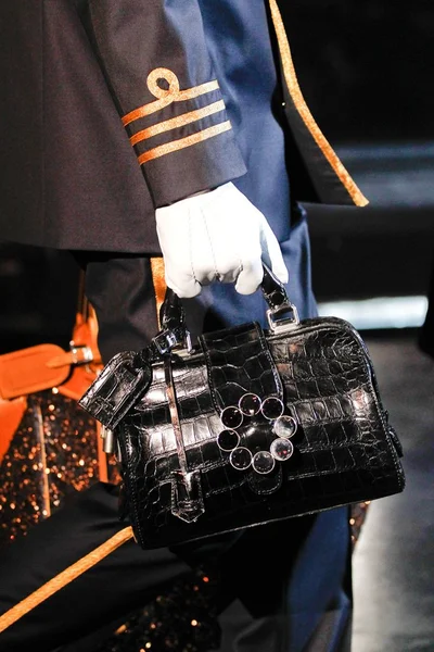 Look 38